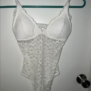 white lace hollister bodysuit